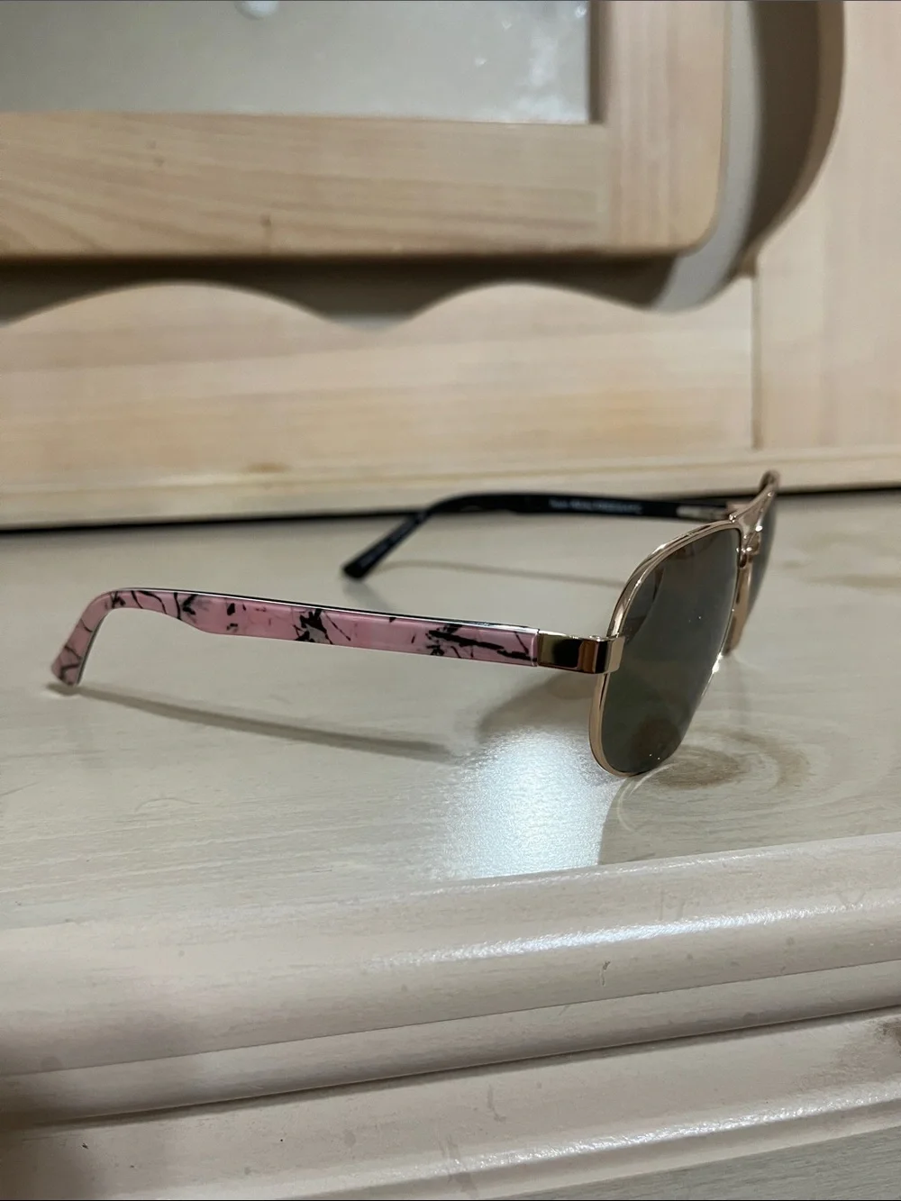 Realtree Gold Frame Sunglasses with Pink Marble Temples